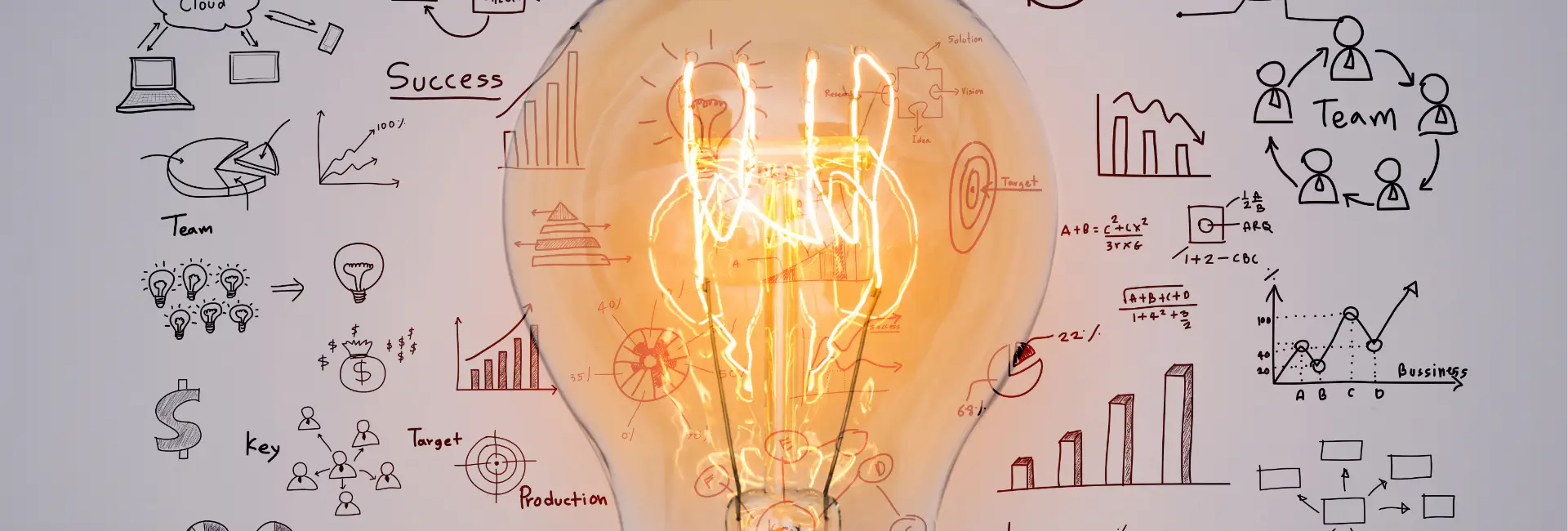 Profissional analisando gráficos e estratégias para inovação em negócios.