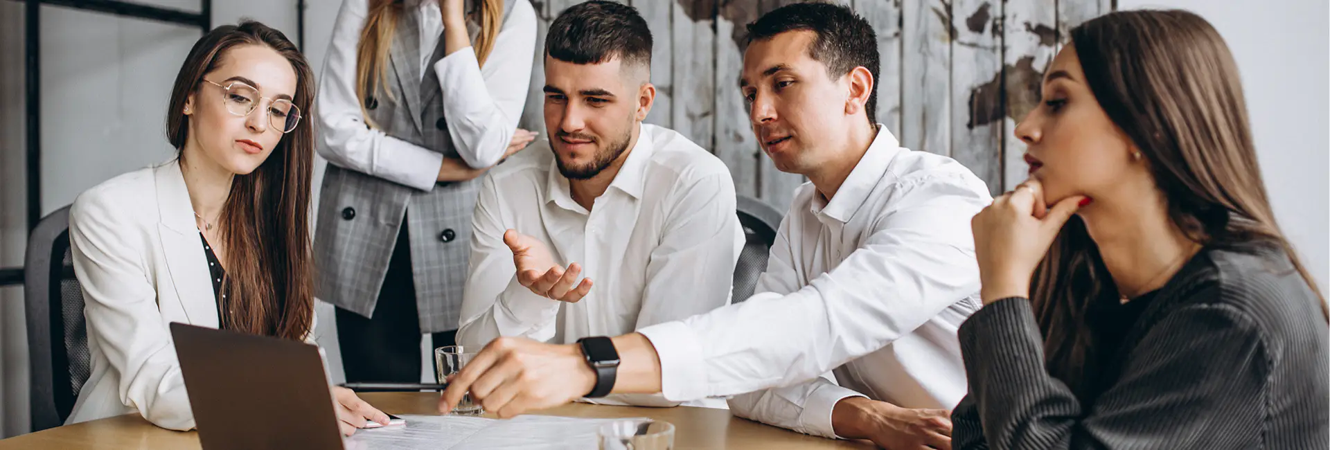 Design de site com artes personalizadas